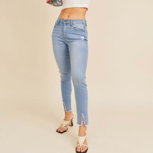 The Wild Clover Denim - ❌SOLD OUT❌ JUST BLACK DENIM MID RISE SLIT HEM SKINNY JEANS